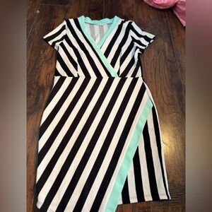 Charlotte Russe Black and White V-Neck Sheath Midi Dress